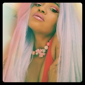 Meet your Posher, Queen